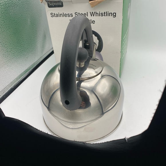 VTG Cook Supreme Whistling Tea Kettle Stainless Steel Bakelite Handle 2 1/2 Qt - Picture 5 of 15
